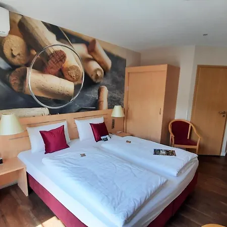 Halfenstube & 1894 4*