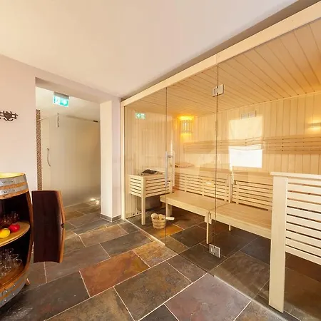 Halfenstube & 1894 Hotel Senheim