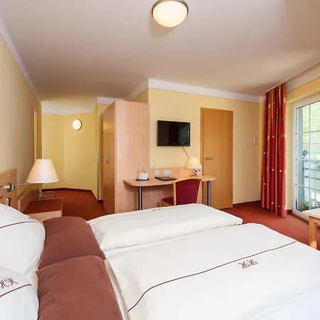 Halfenstube & 1894 4*