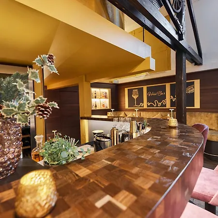 Halfenstube & 1894 Hotel Senheim