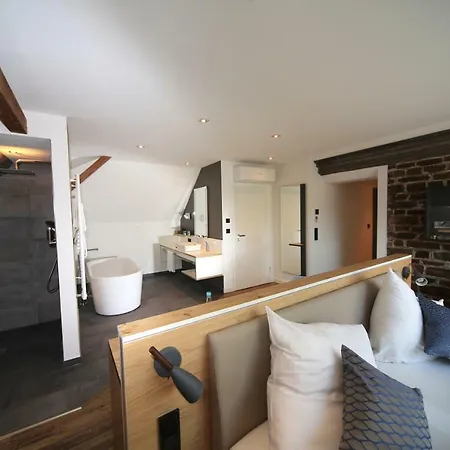 Halfenstube & 1894 Senheim