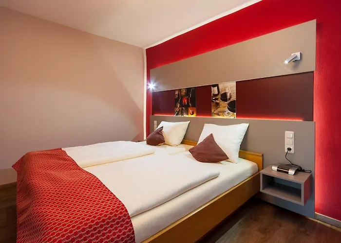 Halfenstube & 1894 4*