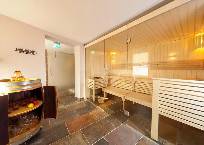 Halfenstube & 1894 Hotel Senheim