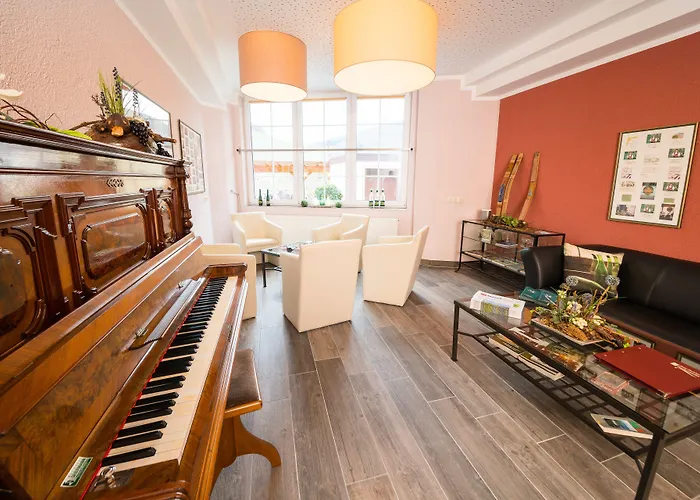 Halfenstube & 1894 4*