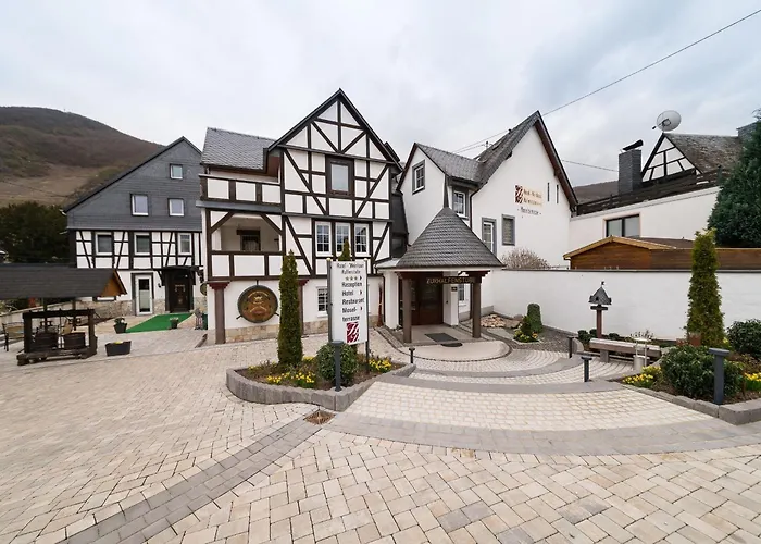 Halfenstube & 1894 4*