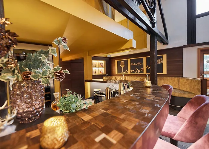 Halfenstube & 1894 Otel Senheim