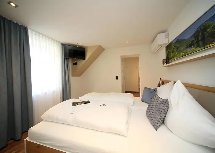 Halfenstube & 1894 Hotel Senheim