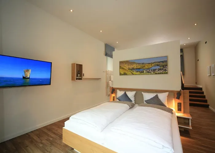 Hotel Halfenstube & 1894 Senheim